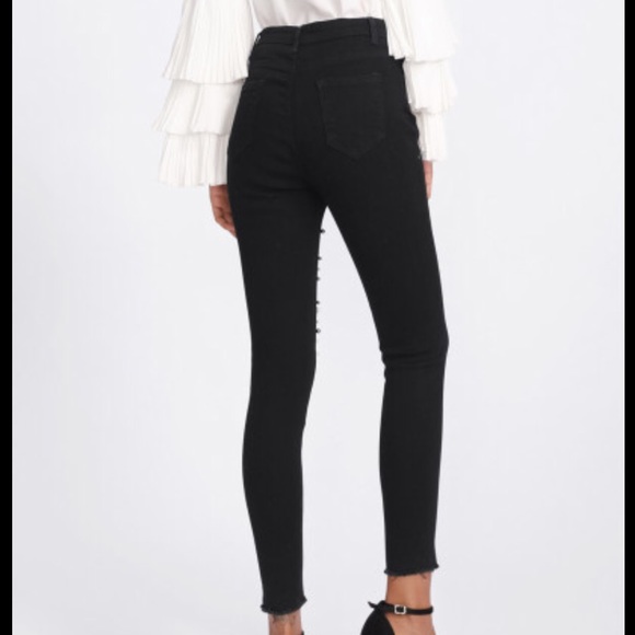 🆕Black raw edge Capri jeans w/pearl thigh detail - Picture 7 of 8